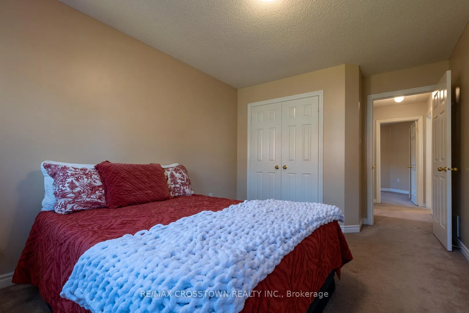 Photo 13 of 156 Pringle Drive, Barrie, Edgehill Drive — HOMEH