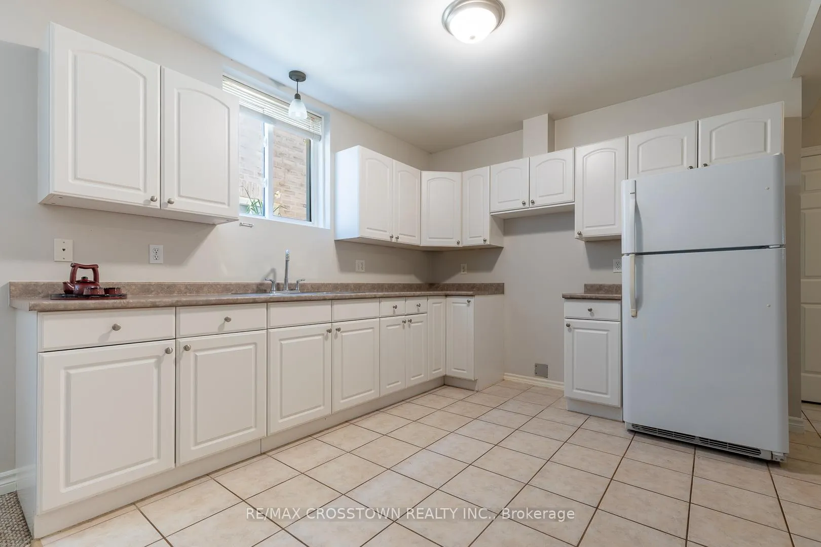 Photo 21 of 156 Pringle Drive, Barrie, Edgehill Drive — HOMEH