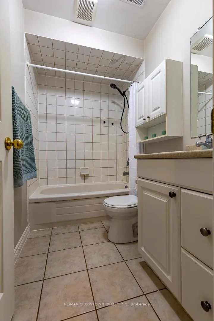Photo 28 of 156 Pringle Drive, Barrie, Edgehill Drive — HOMEH