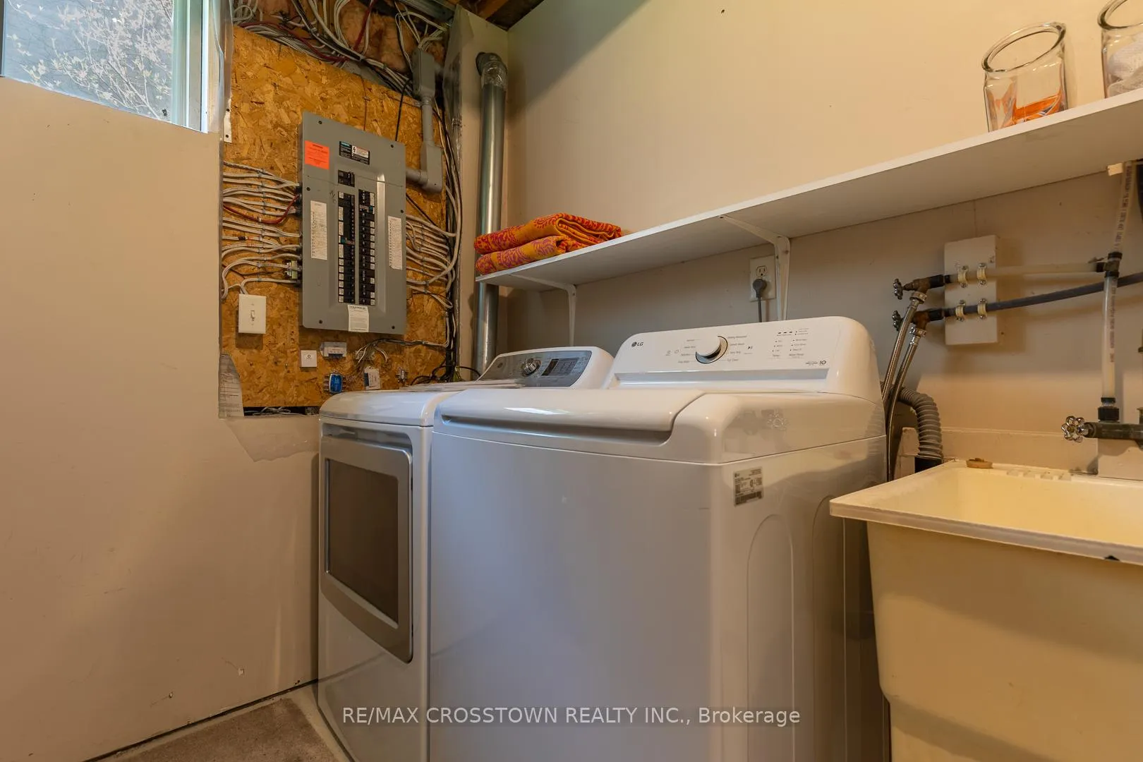 Photo 30 of 156 Pringle Drive, Barrie, Edgehill Drive — HOMEH