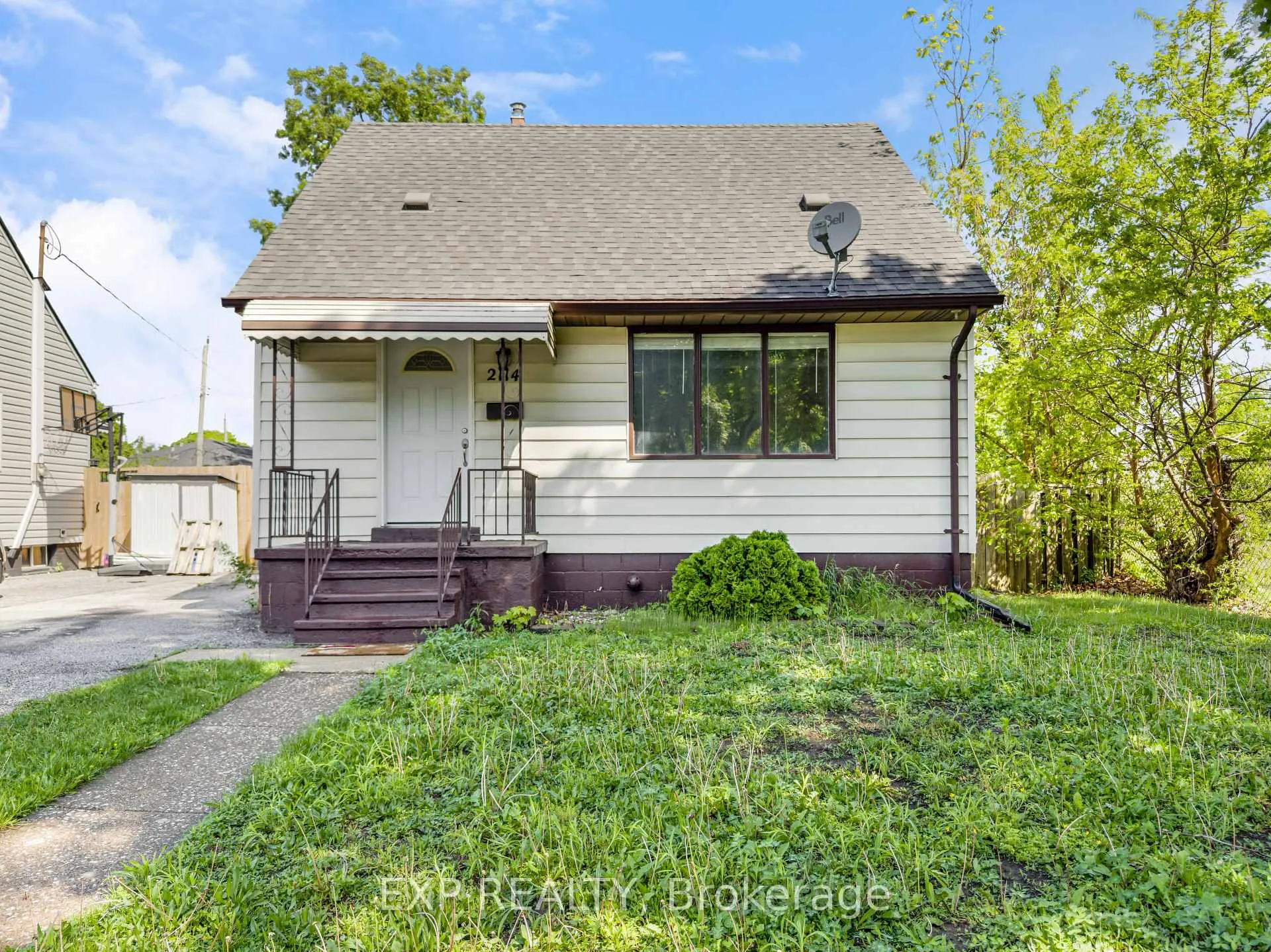 Photo 2 of 2114 Girardot Street, Windsor — HOMEH