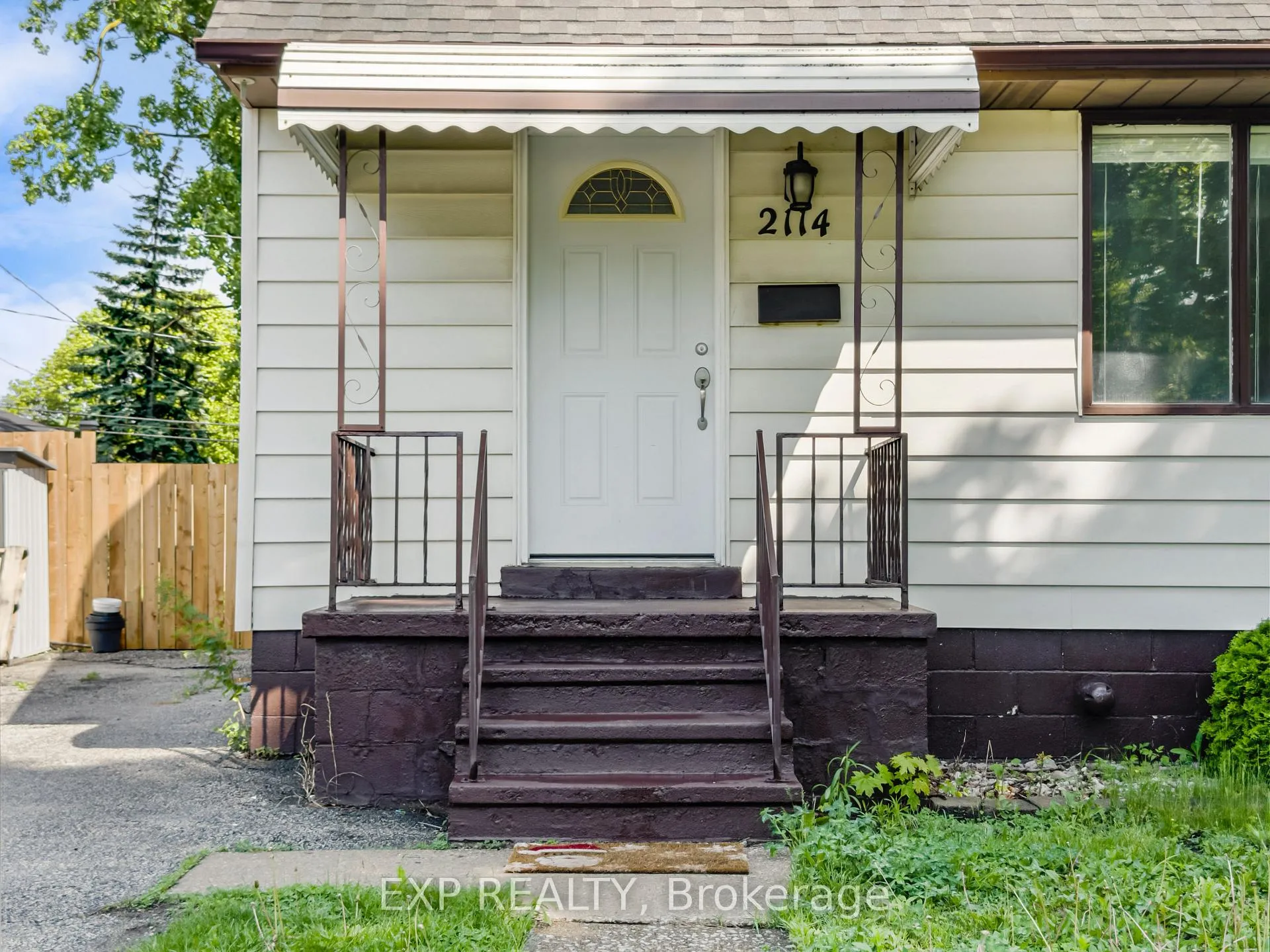 Photo 3 of 2114 Girardot Street, Windsor — HOMEH