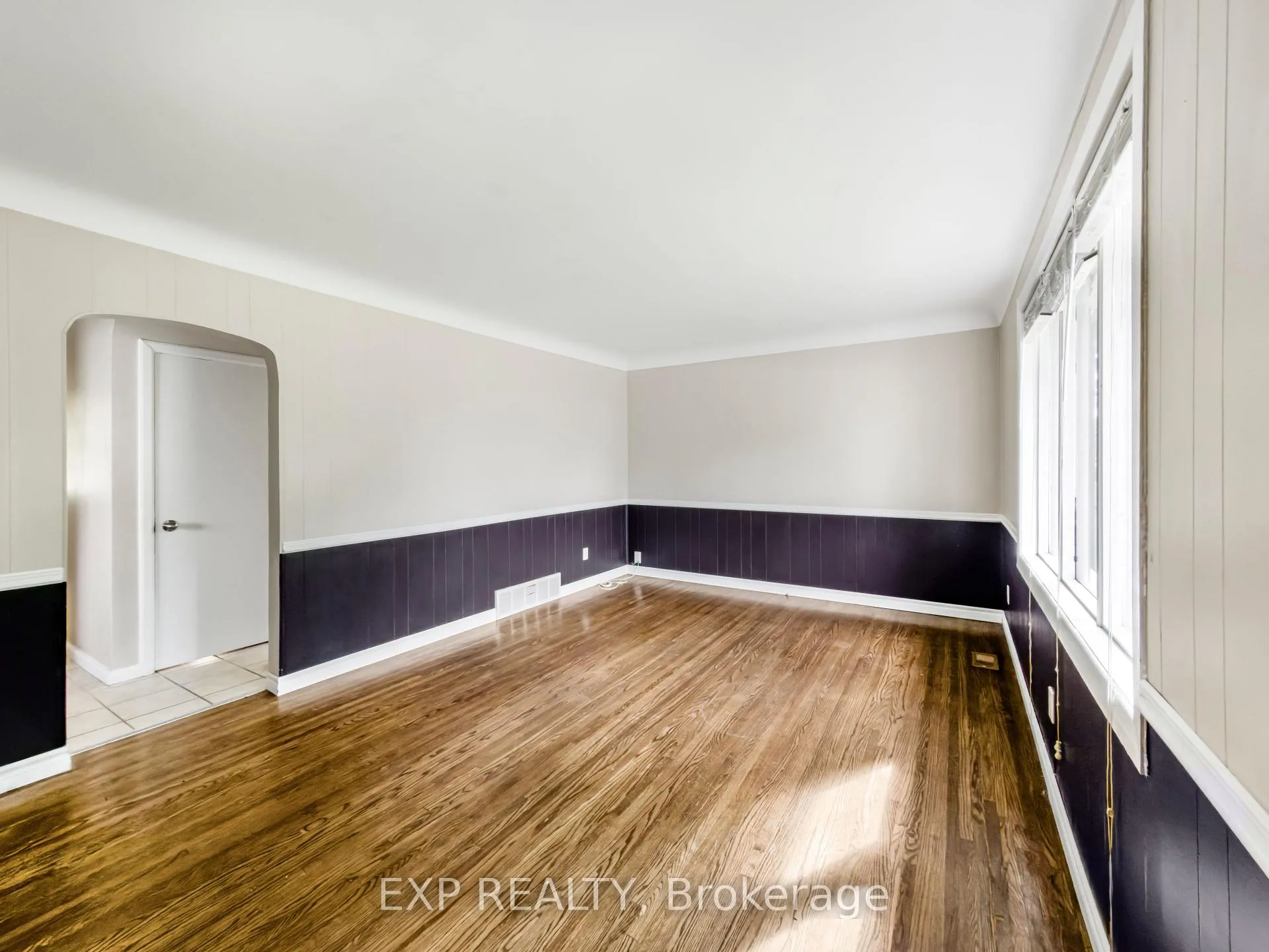Photo 4 of 2114 Girardot Street, Windsor — HOMEH