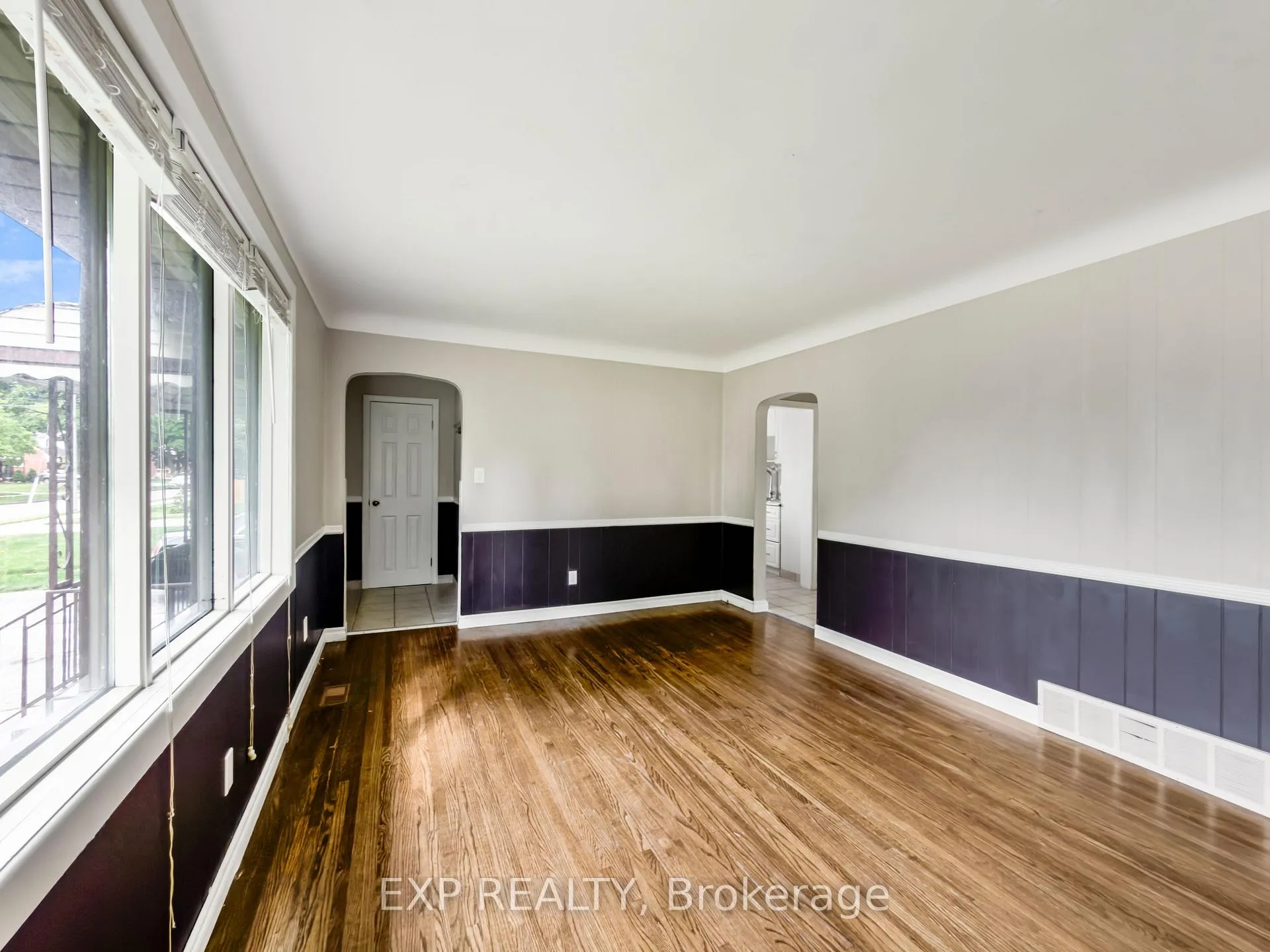 Photo 5 of 2114 Girardot Street, Windsor — HOMEH