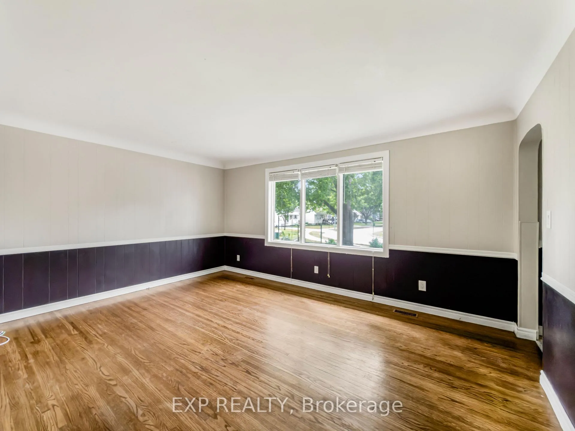 Photo 7 of 2114 Girardot Street, Windsor — HOMEH