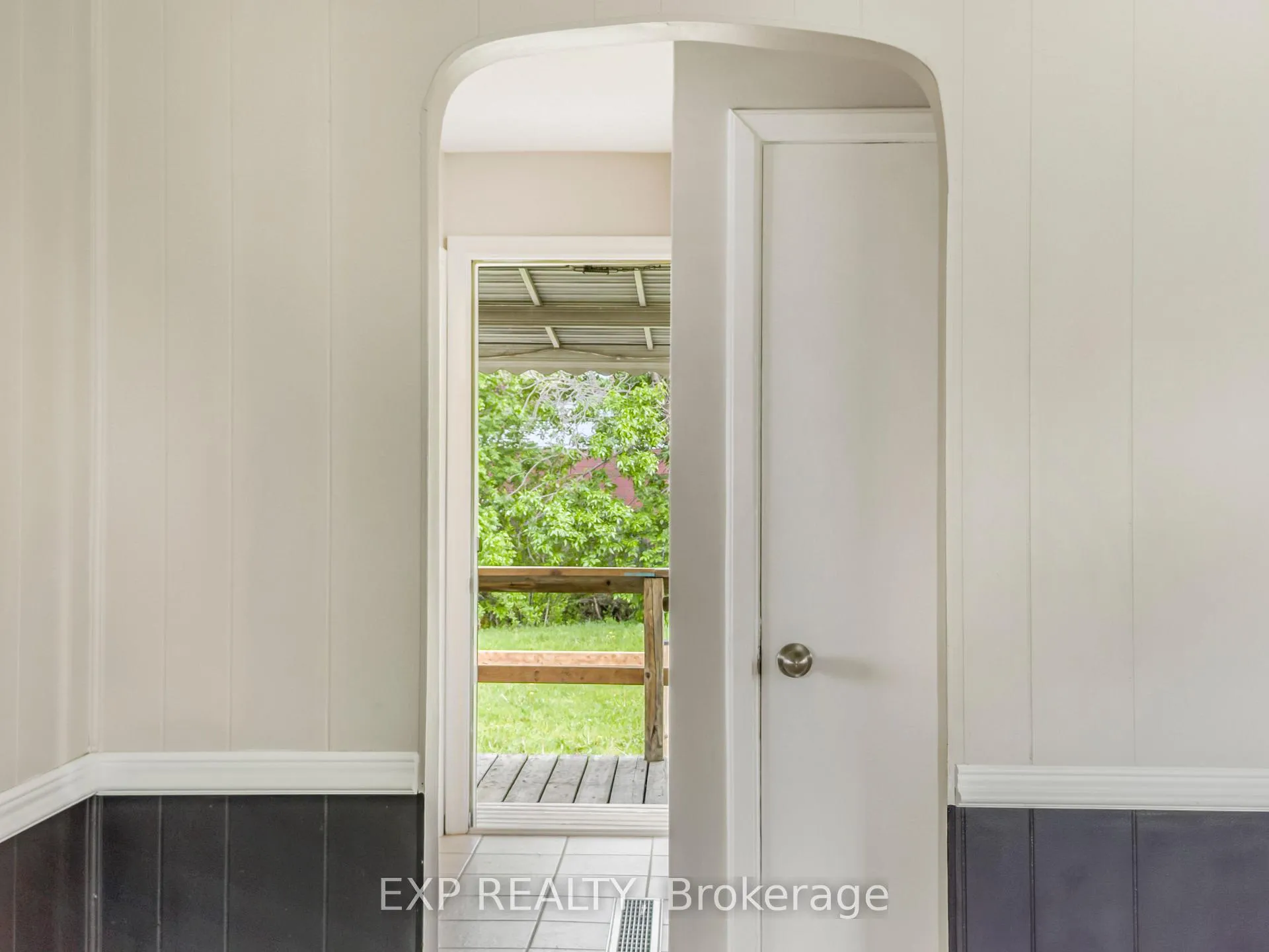Photo 8 of 2114 Girardot Street, Windsor — HOMEH