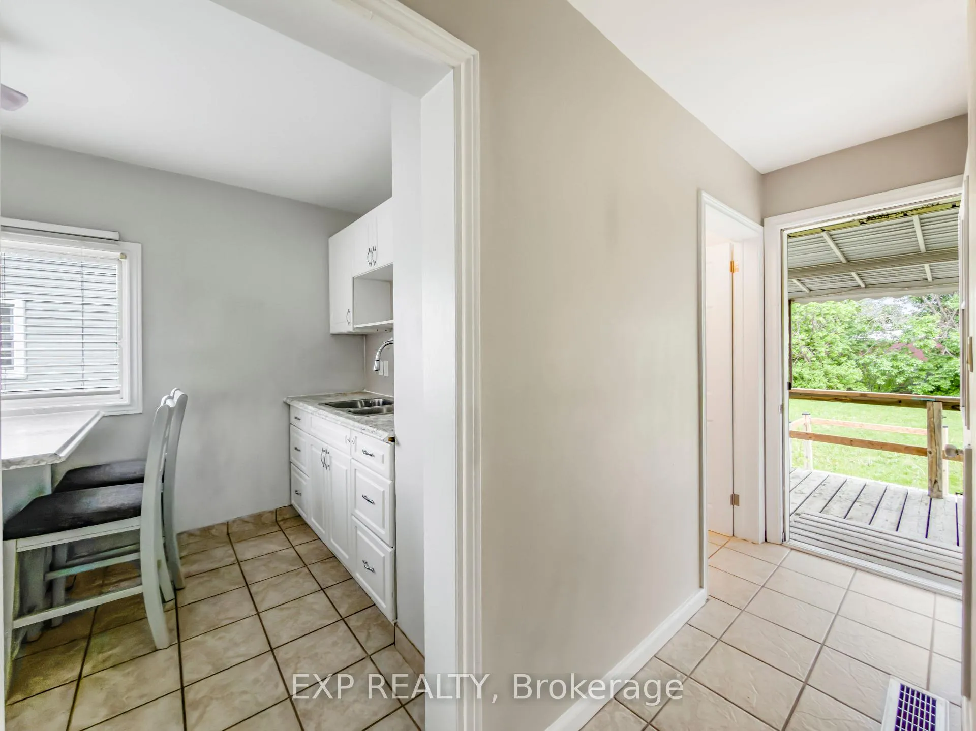 Photo 9 of 2114 Girardot Street, Windsor — HOMEH