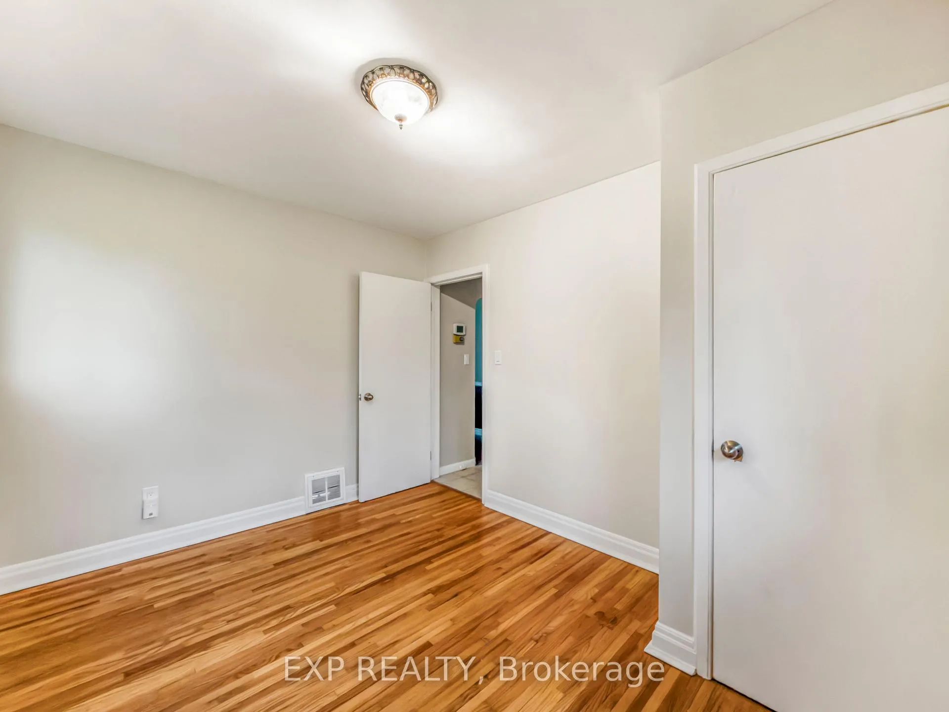 Photo 17 of 2114 Girardot Street, Windsor — HOMEH