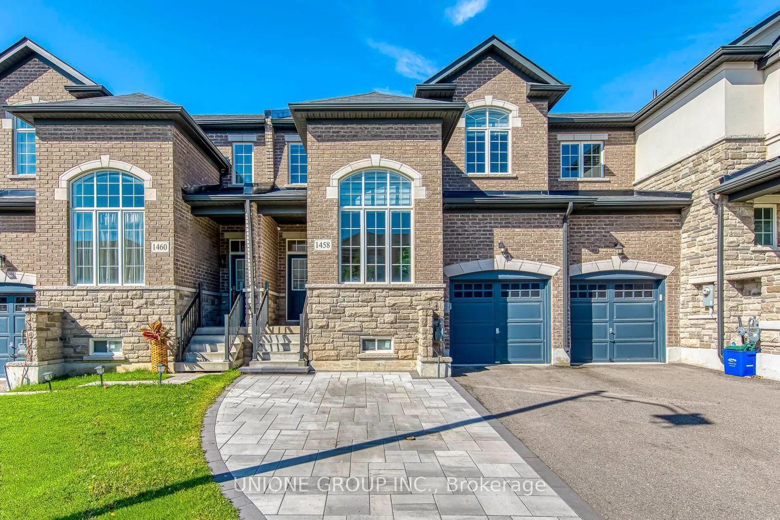 Front of 1458 Pratt Heights