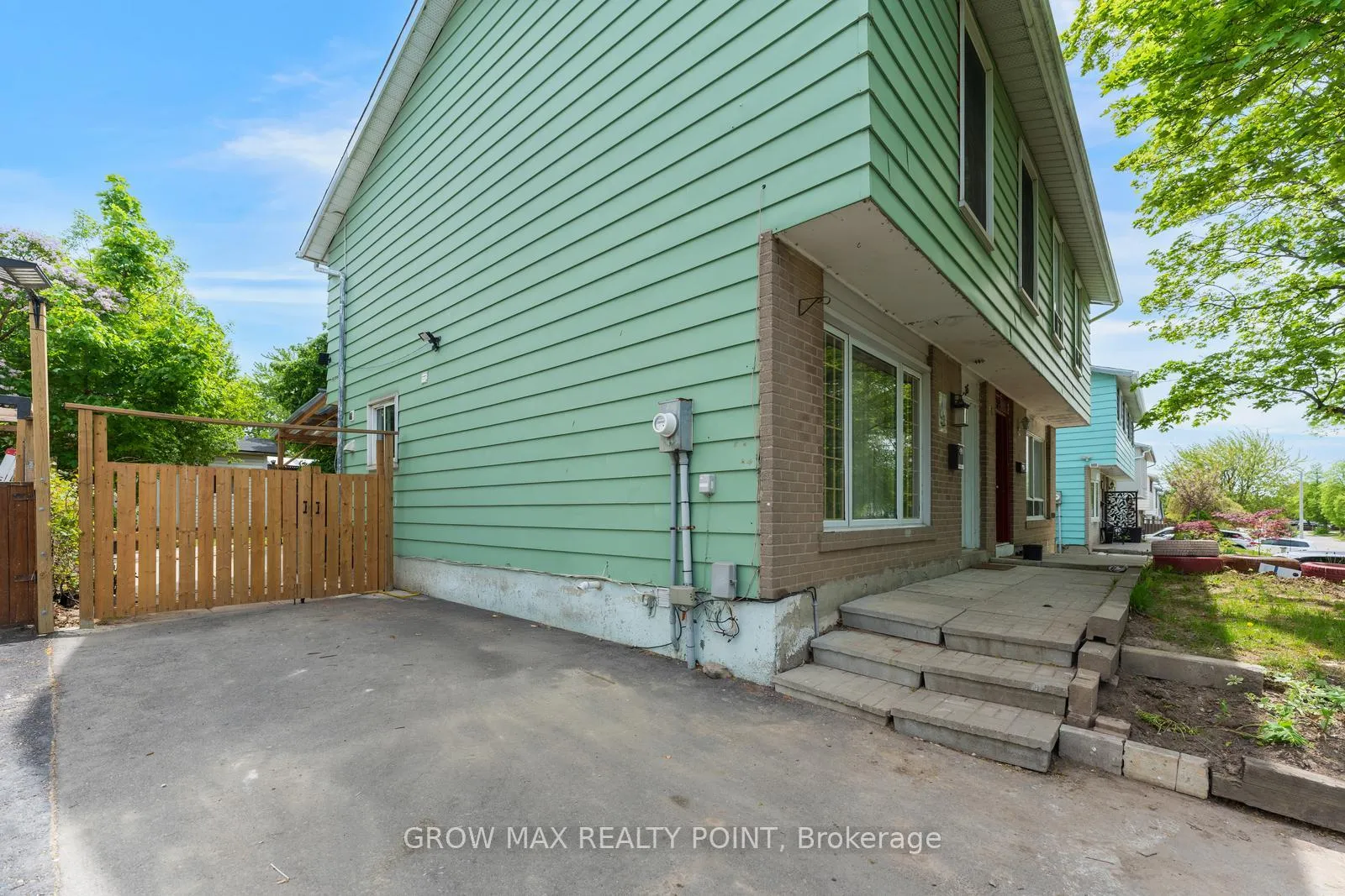 Photo 3 of 36 Bramhall Circle, Brampton, Madoc — HOMEH
