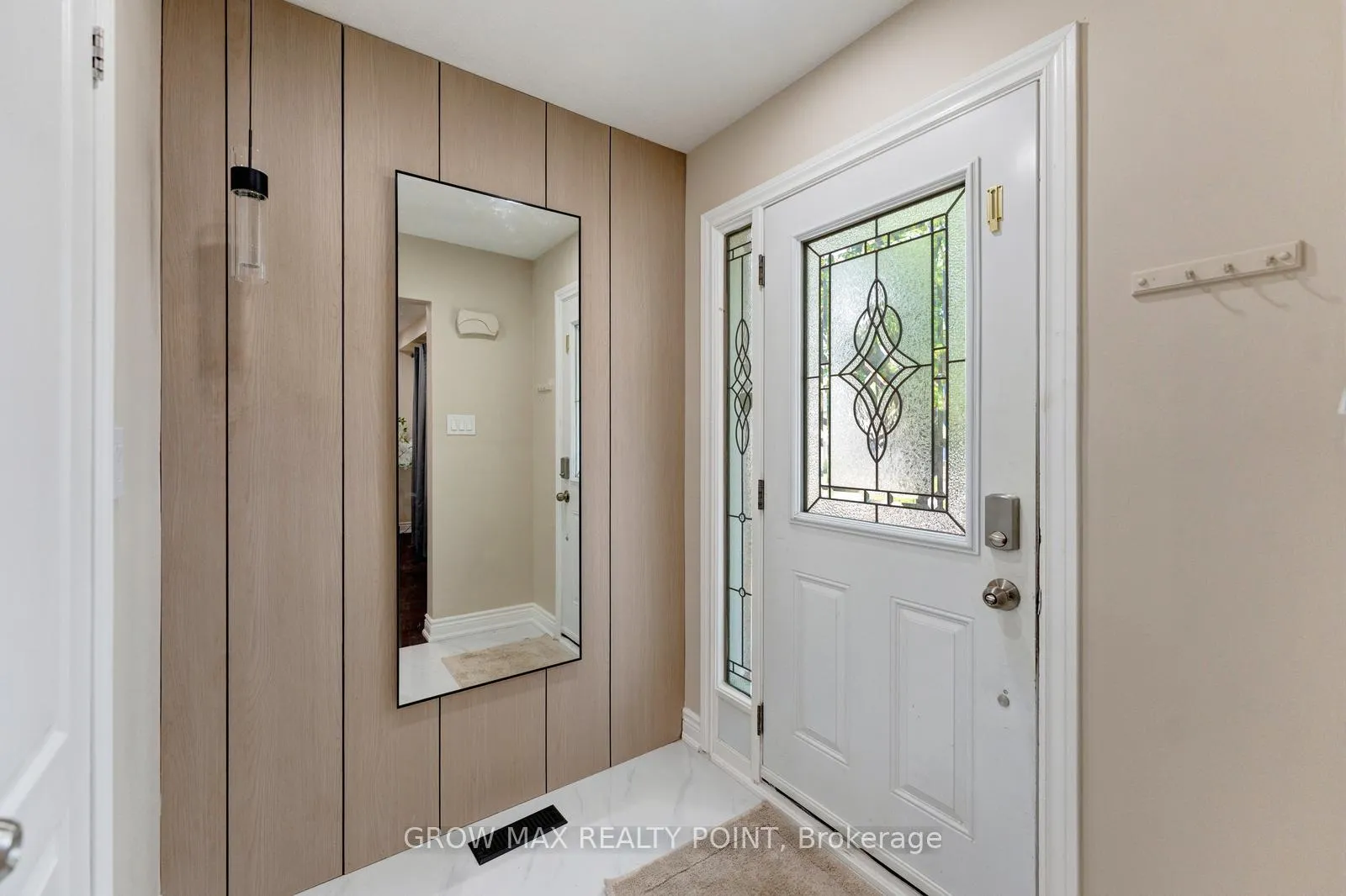 Photo 5 of 36 Bramhall Circle, Brampton, Madoc — HOMEH