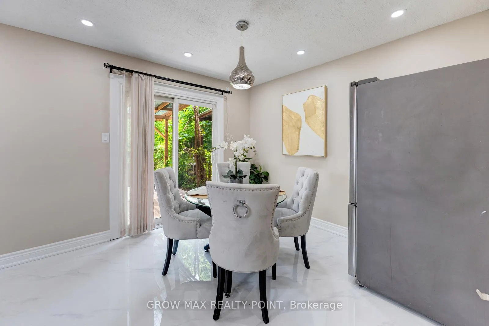 Photo 12 of 36 Bramhall Circle, Brampton, Madoc — HOMEH
