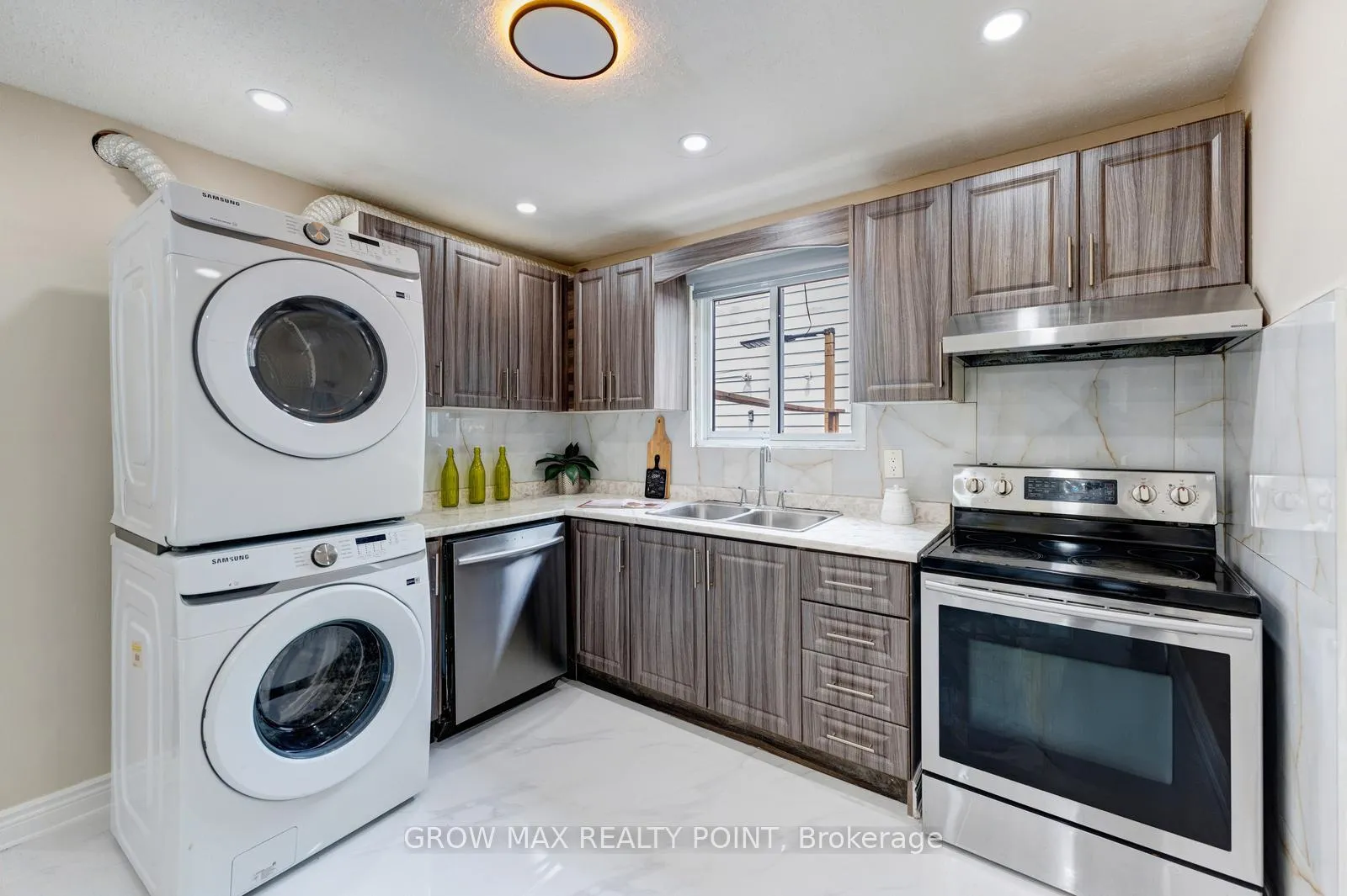 Photo 15 of 36 Bramhall Circle, Brampton, Madoc — HOMEH