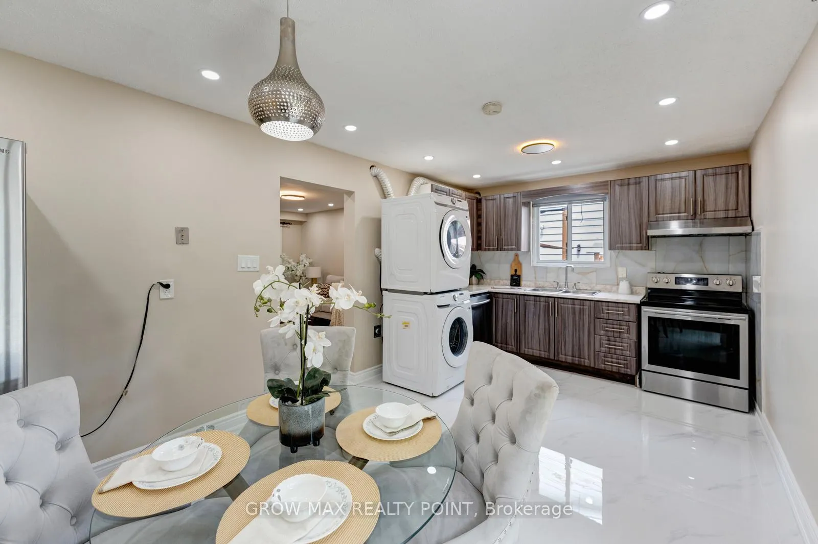 Photo 16 of 36 Bramhall Circle, Brampton, Madoc — HOMEH