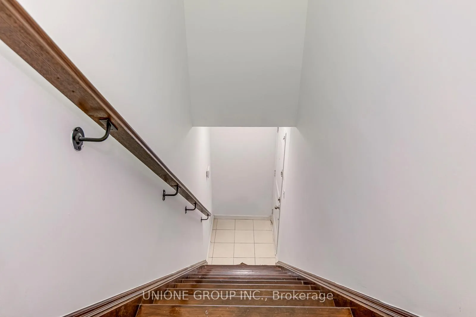 Photo 3 of Unit 2, 2551 Sixth Line, Oakville, River Oaks — HOMEH
