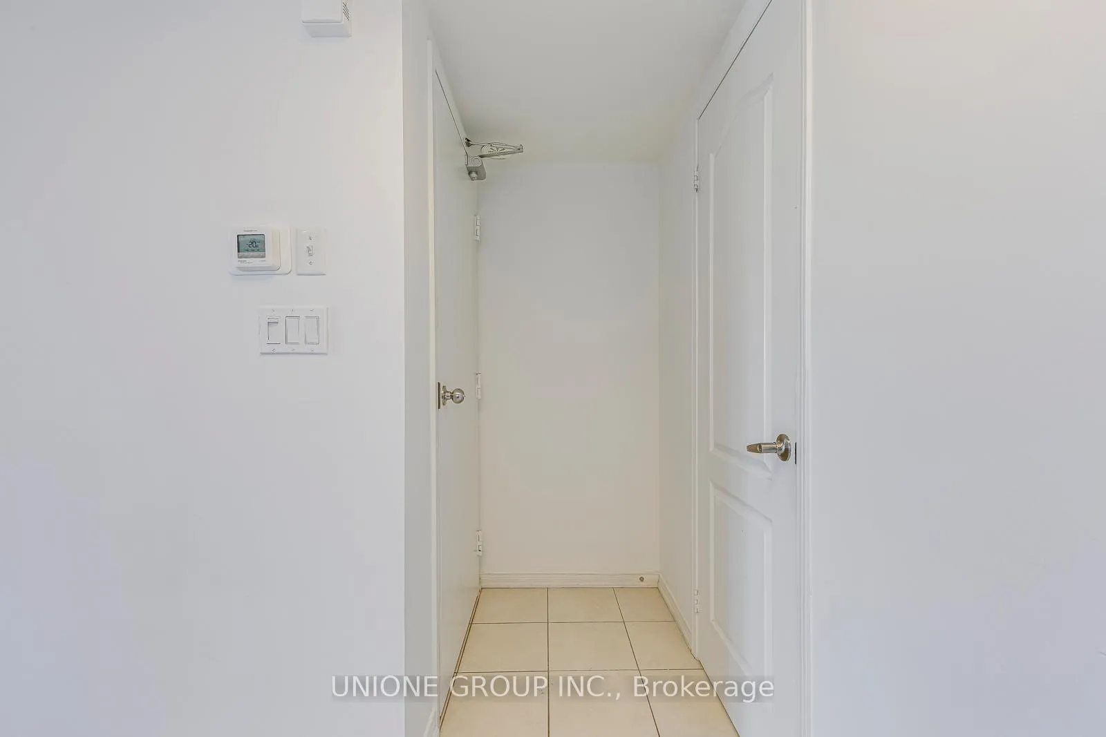 Photo 4 of Unit 2, 2551 Sixth Line, Oakville, River Oaks — HOMEH