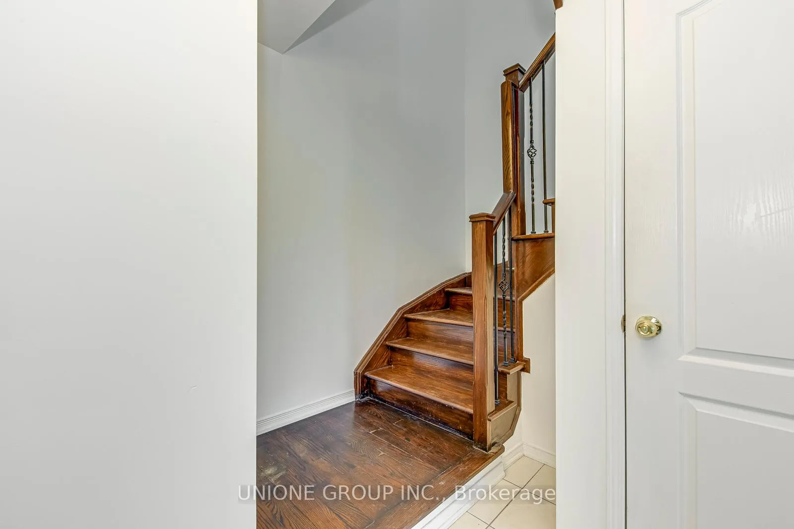 Photo 18 of Unit 2, 2551 Sixth Line, Oakville, River Oaks — HOMEH