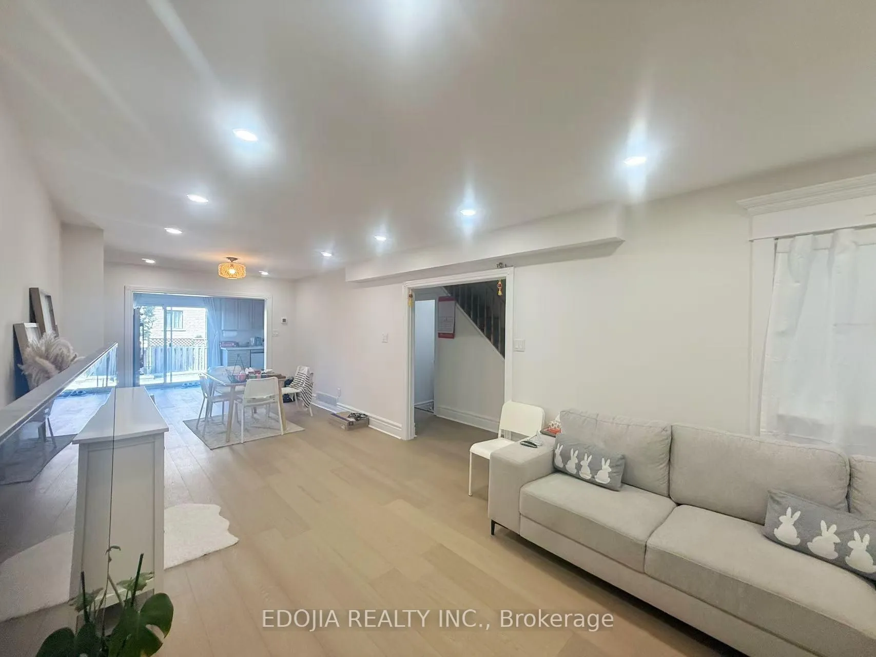 Photo 2 of 104 Goodwood Drive, Markham, Middlefield — HOMEH