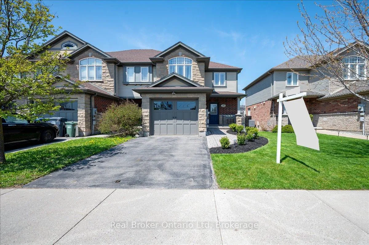 Photo 2 of 32 Laughland Lane, Guelph, Pineridge/Westminster Woods — HOMEH