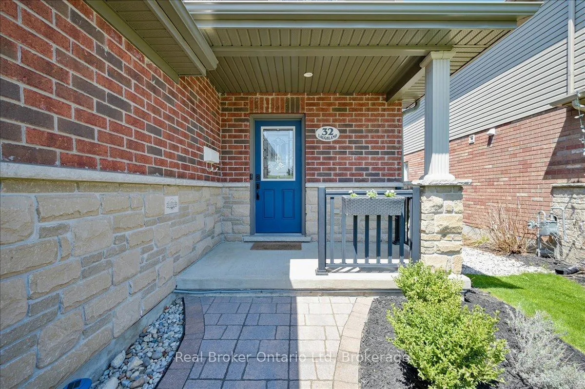 Photo 3 of 32 Laughland Lane, Guelph, Pineridge/Westminster Woods — HOMEH