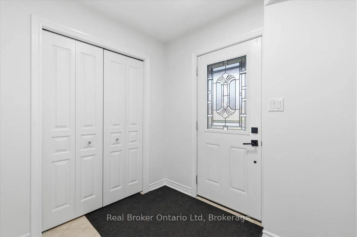 Photo 4 of 32 Laughland Lane, Guelph, Pineridge/Westminster Woods — HOMEH