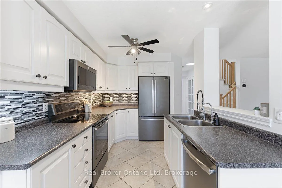 Photo 7 of 32 Laughland Lane, Guelph, Pineridge/Westminster Woods — HOMEH