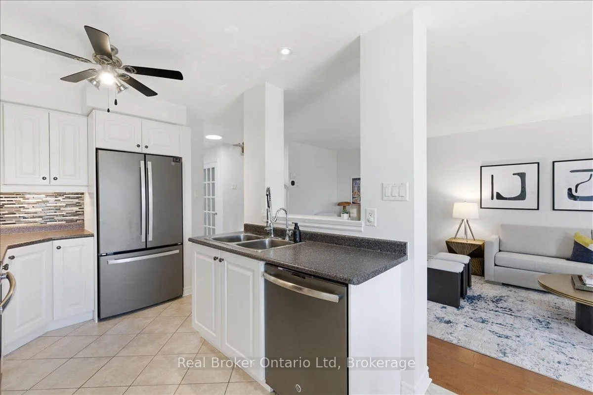 Photo 10 of 32 Laughland Lane, Guelph, Pineridge/Westminster Woods — HOMEH