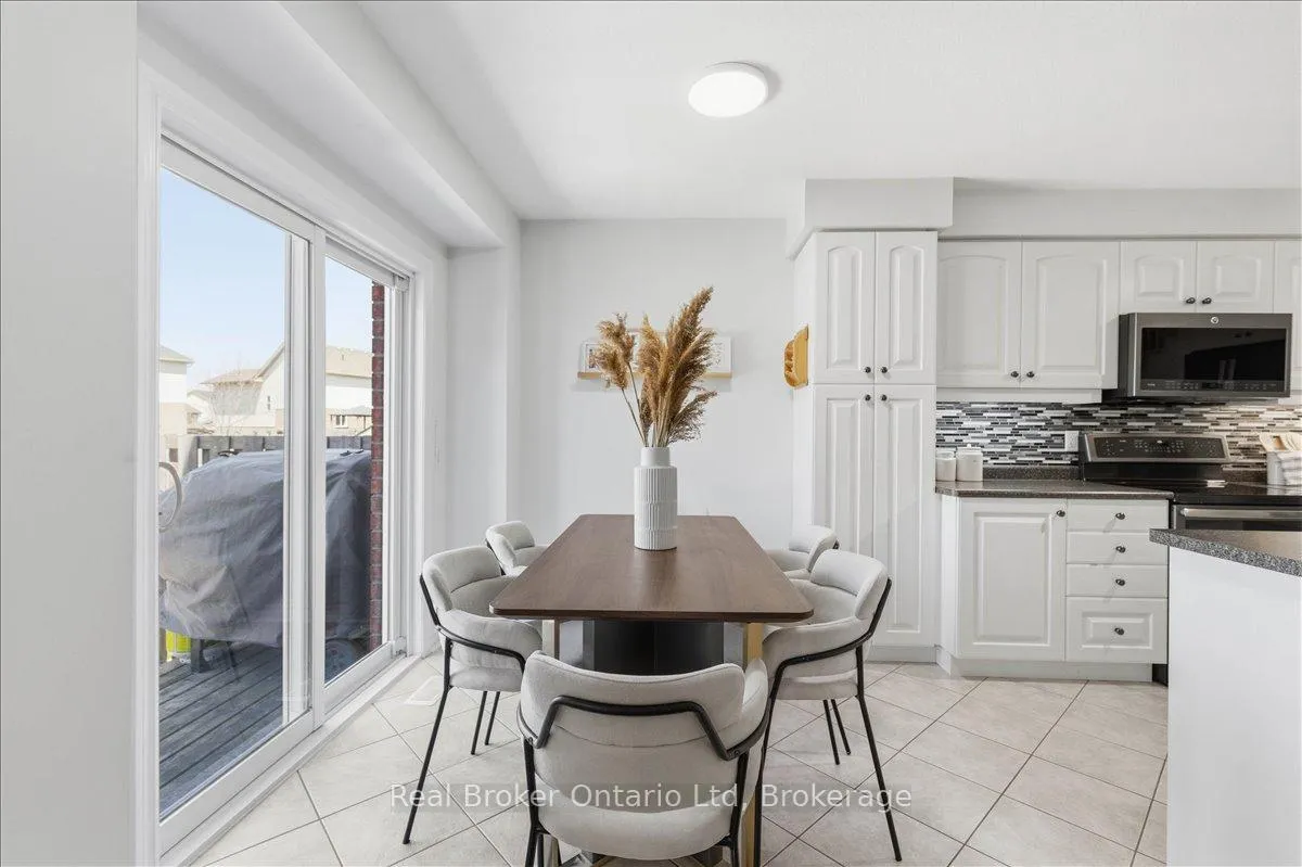 Photo 17 of 32 Laughland Lane, Guelph, Pineridge/Westminster Woods — HOMEH