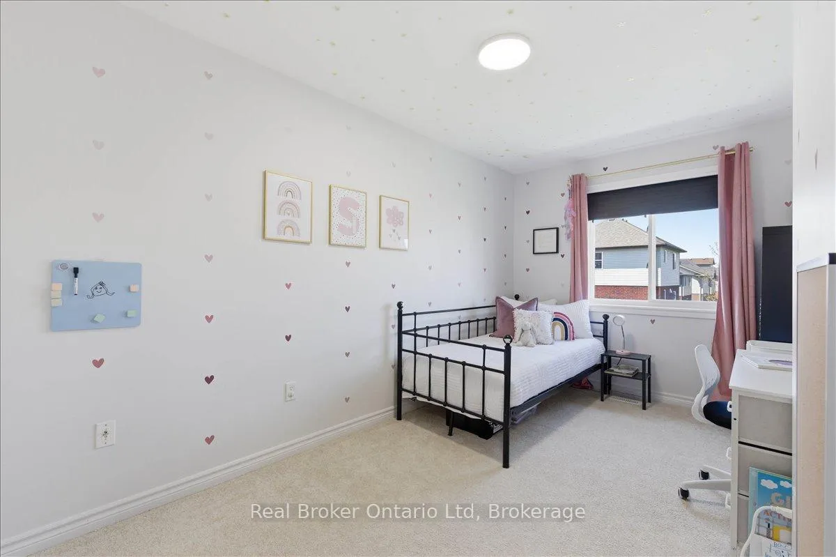 Photo 21 of 32 Laughland Lane, Guelph, Pineridge/Westminster Woods — HOMEH