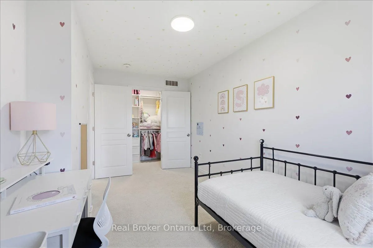 Photo 22 of 32 Laughland Lane, Guelph, Pineridge/Westminster Woods — HOMEH