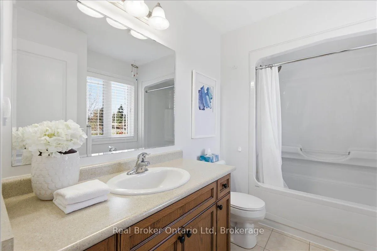 Photo 24 of 32 Laughland Lane, Guelph, Pineridge/Westminster Woods — HOMEH