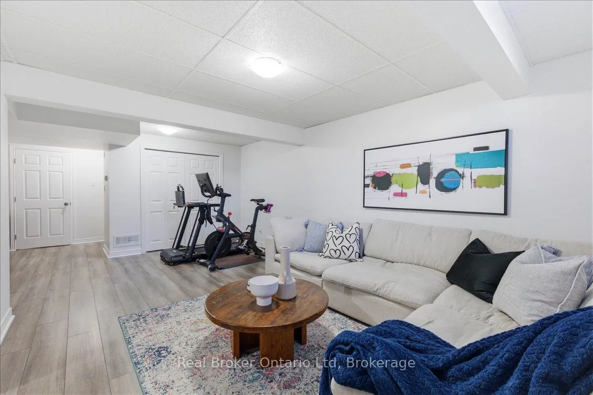 Photo 27 of 32 Laughland Lane, Guelph, Pineridge/Westminster Woods — HOMEH