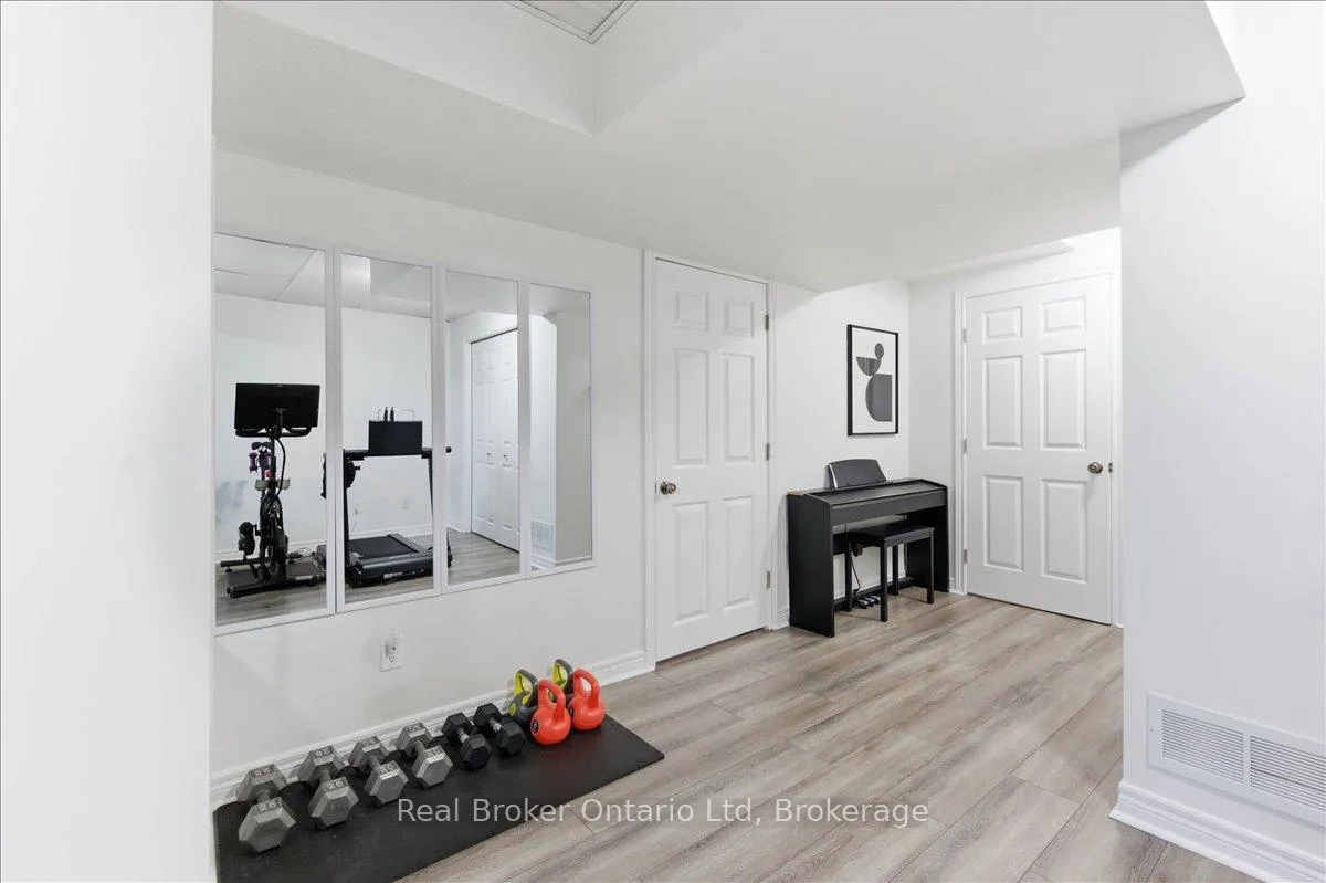 Photo 28 of 32 Laughland Lane, Guelph, Pineridge/Westminster Woods — HOMEH