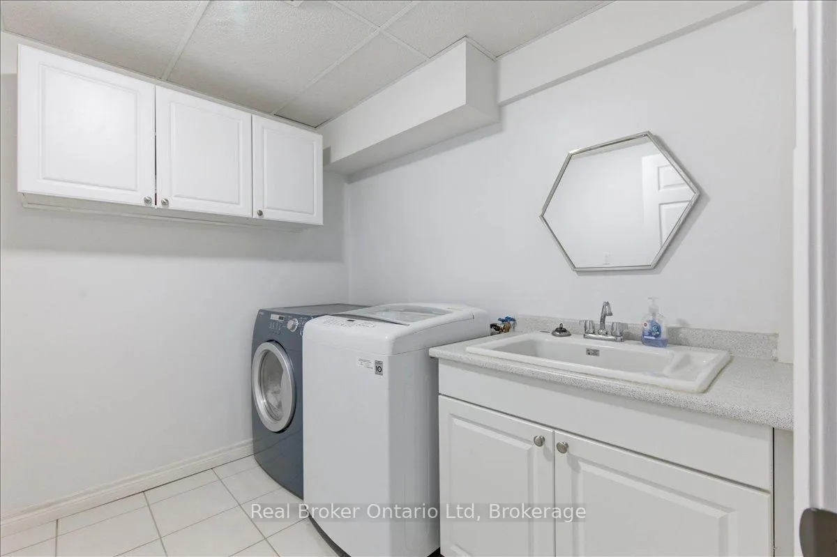 Photo 30 of 32 Laughland Lane, Guelph, Pineridge/Westminster Woods — HOMEH