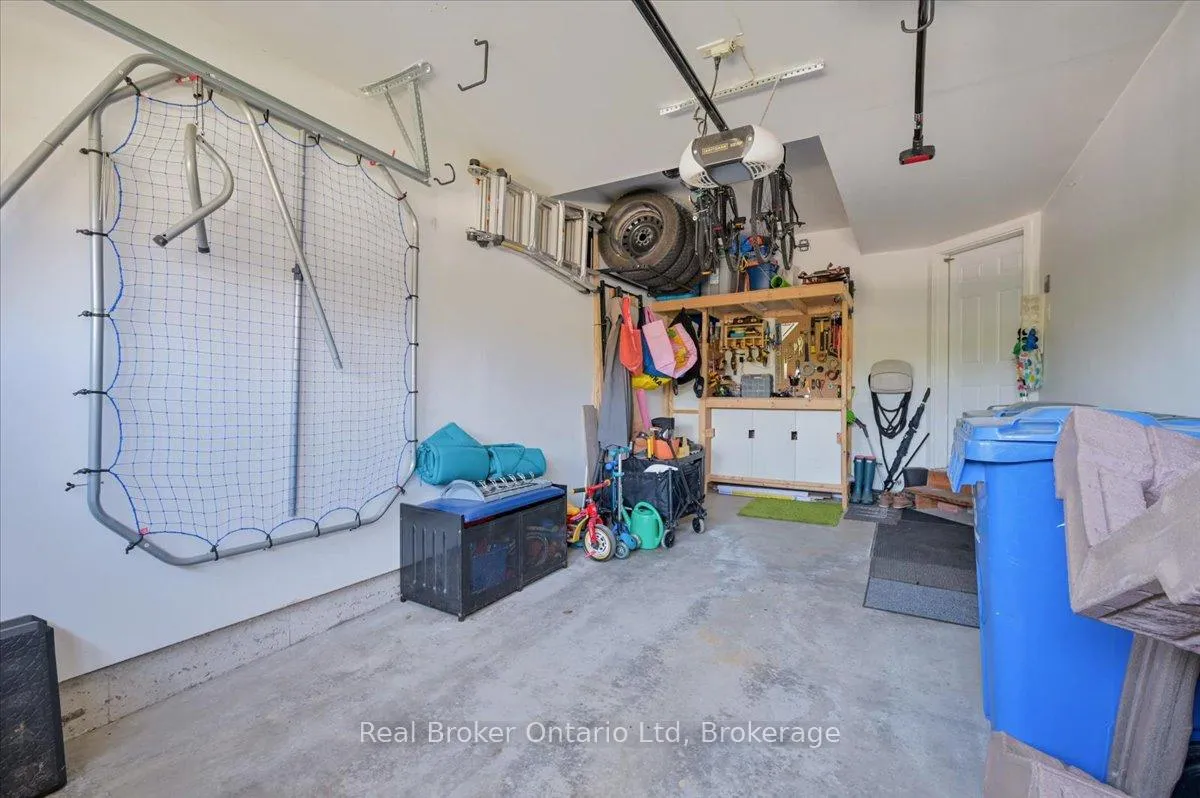 Photo 32 of 32 Laughland Lane, Guelph, Pineridge/Westminster Woods — HOMEH