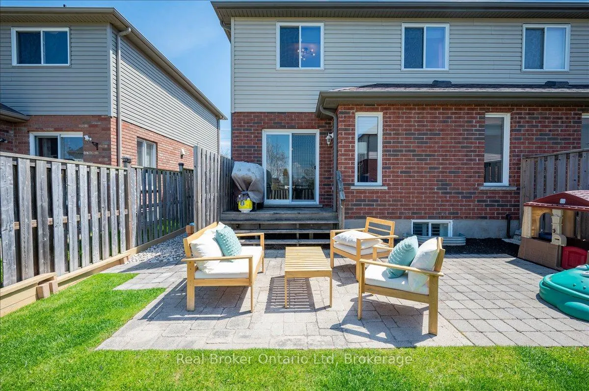 Photo 34 of 32 Laughland Lane, Guelph, Pineridge/Westminster Woods — HOMEH
