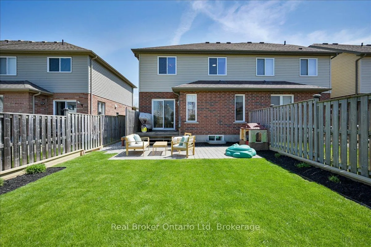 Photo 38 of 32 Laughland Lane, Guelph, Pineridge/Westminster Woods — HOMEH