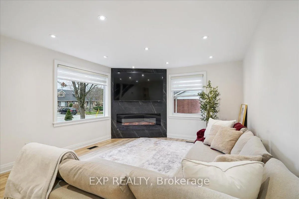 Photo 7 of 10 Harold Street, Brampton, Downtown Brampton — HOMEH