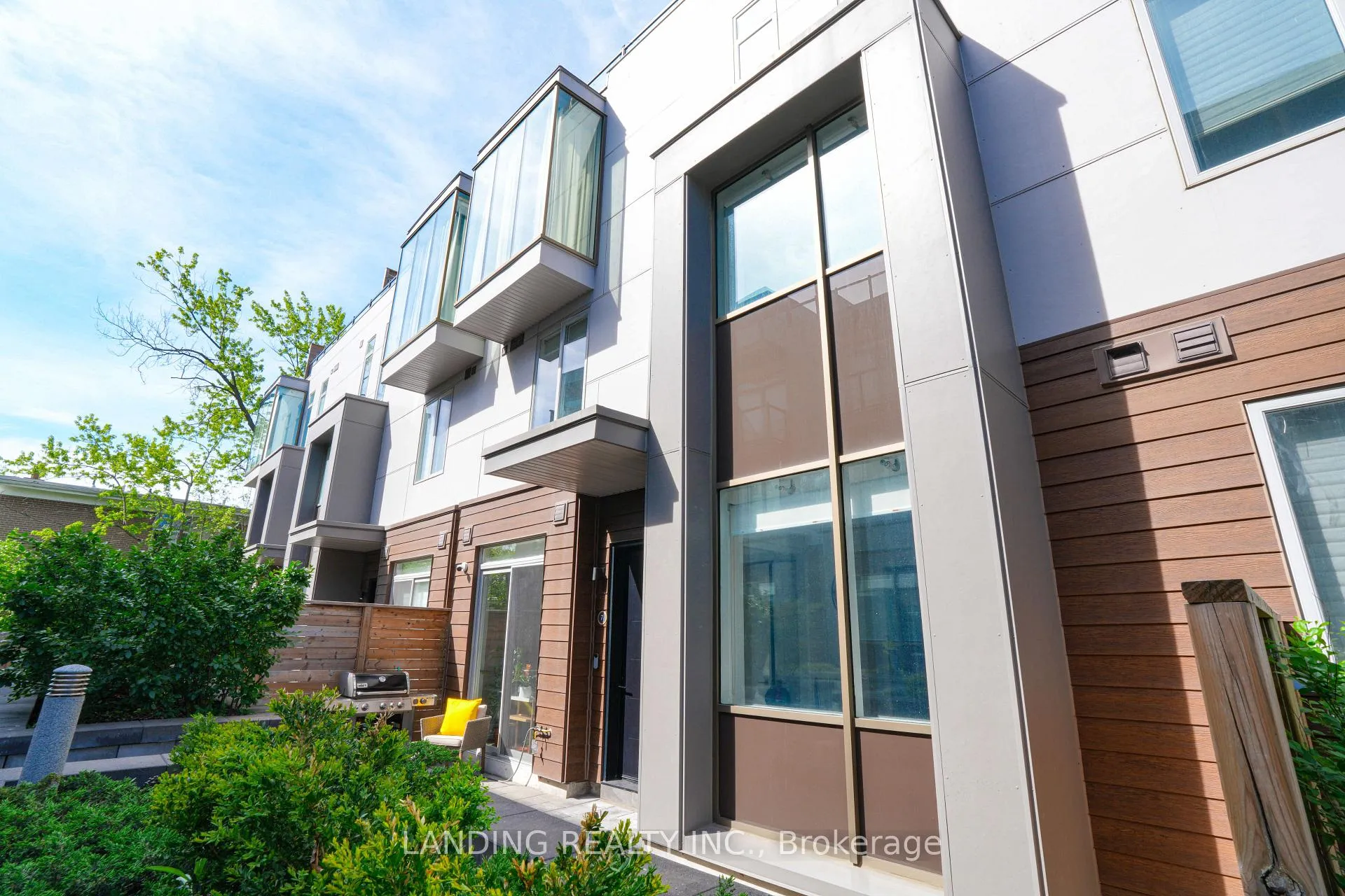Front of Unit 7, 17 Greenbriar Road