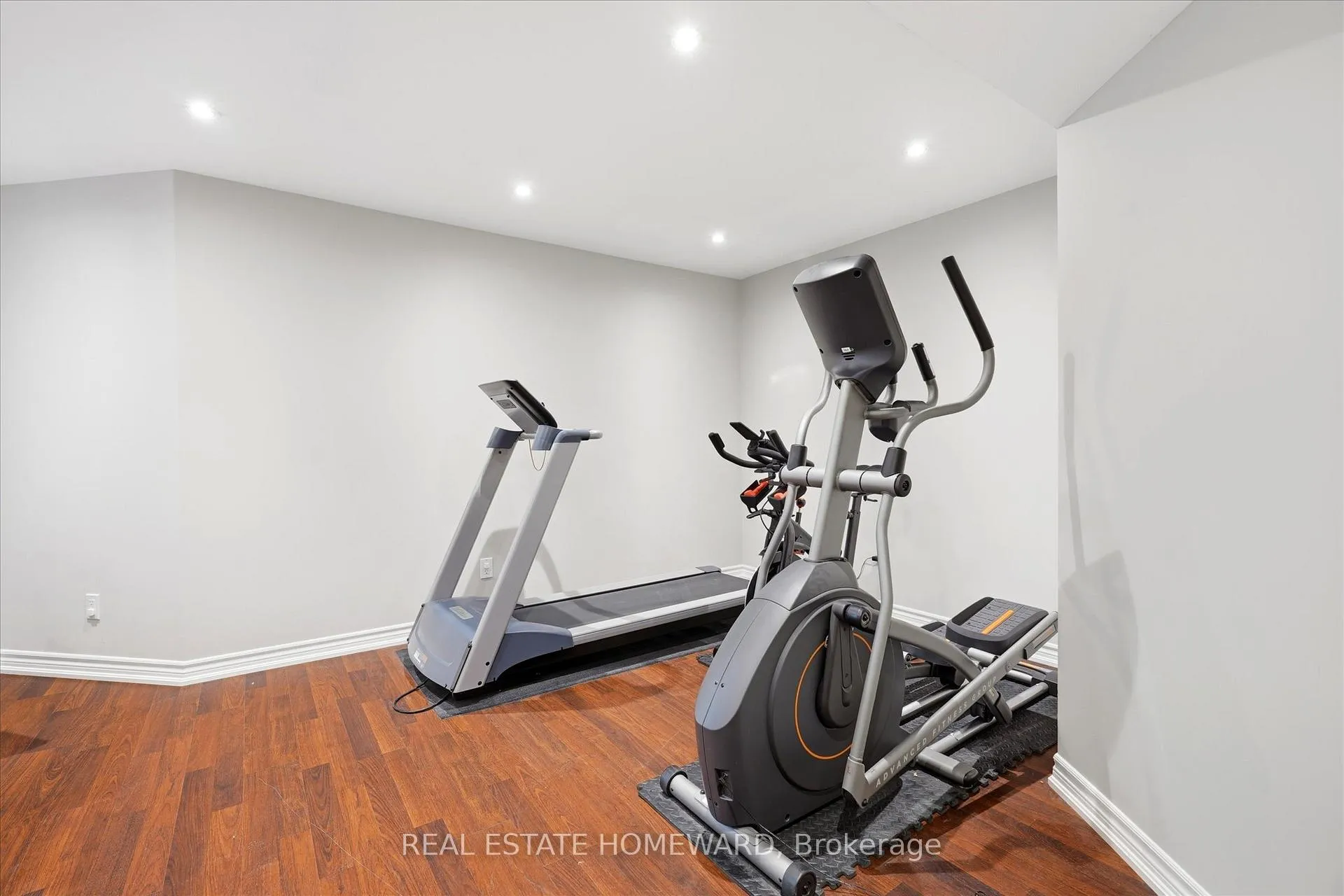 Photo 39 of 2471 Castlebrook Road, Oakville, Westmount — HOMEH