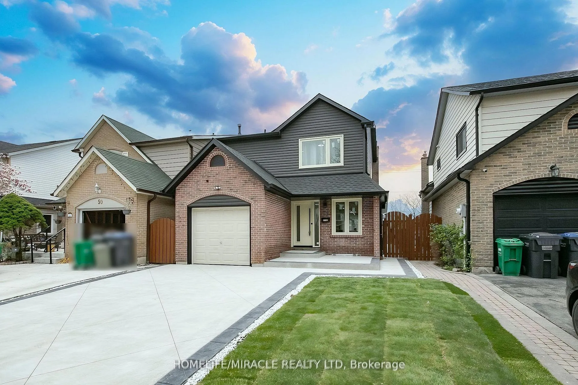 Photo 2 of 52 Foxacre Row, Brampton, Madoc — HOMEH