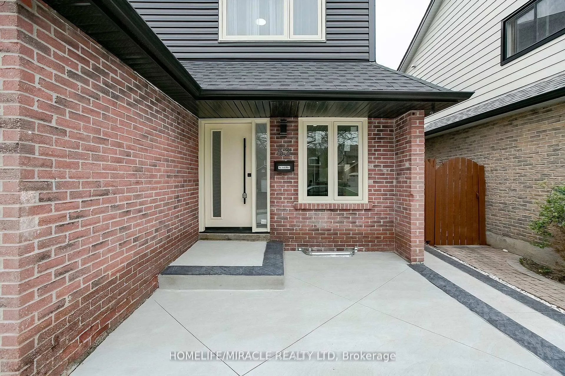 Photo 3 of 52 Foxacre Row, Brampton, Madoc — HOMEH