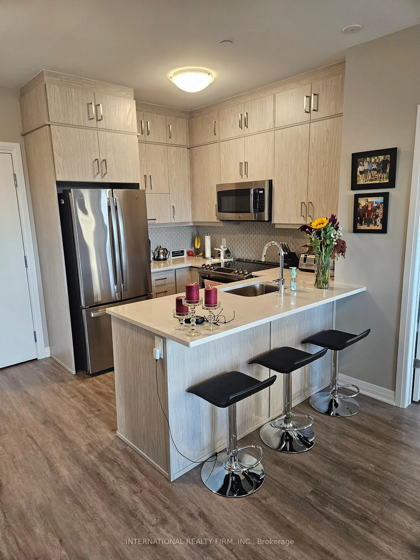 Front of Unit 116, 95 Dundas Street W