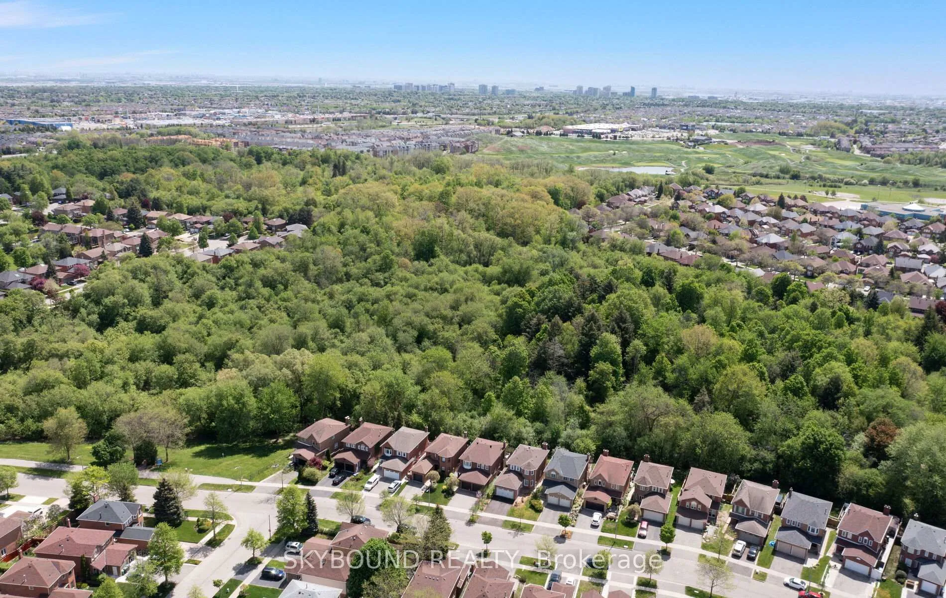 Photo 2 of 21 Pinellas Drive, Brampton, Heart Lake East — HOMEH
