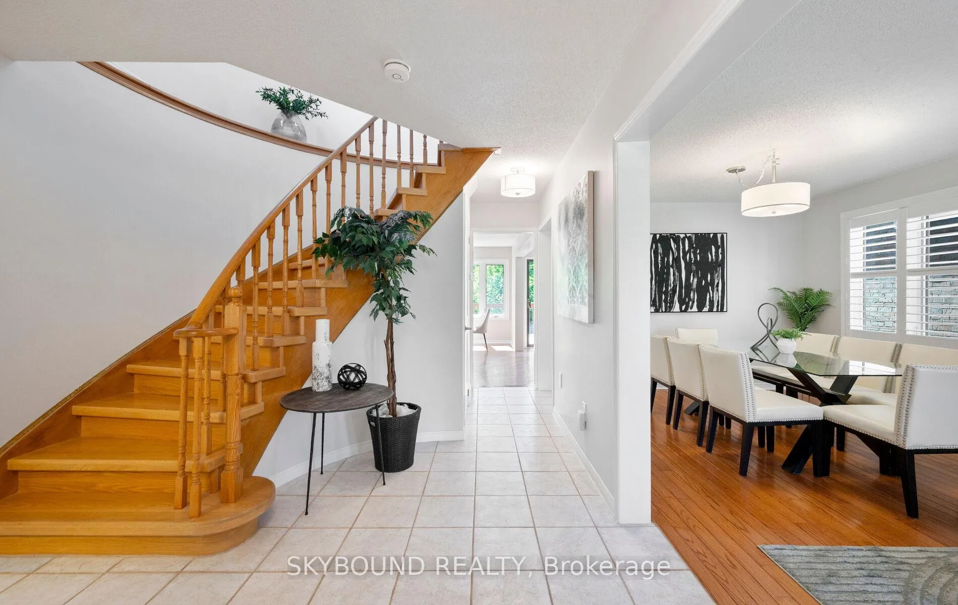 Photo 5 of 21 Pinellas Drive, Brampton, Heart Lake East — HOMEH