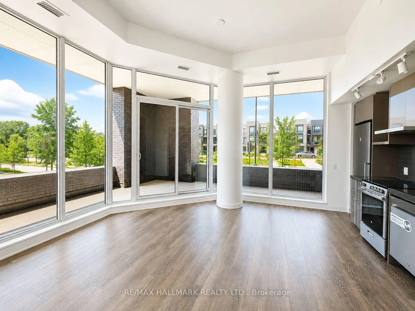 Photo 4 of Unit 102, 10 Flavelle Trail, Vaughan, Steeles West Industrial — HOMEH