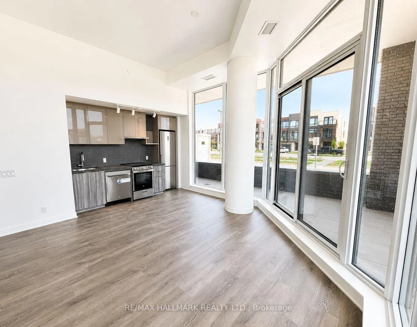Photo 5 of Unit 102, 10 Flavelle Trail, Vaughan, Steeles West Industrial — HOMEH