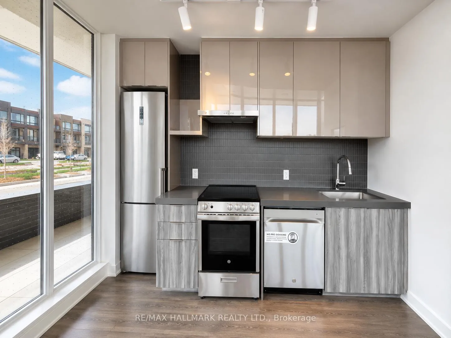 Photo 7 of Unit 102, 10 Flavelle Trail, Vaughan, Steeles West Industrial — HOMEH