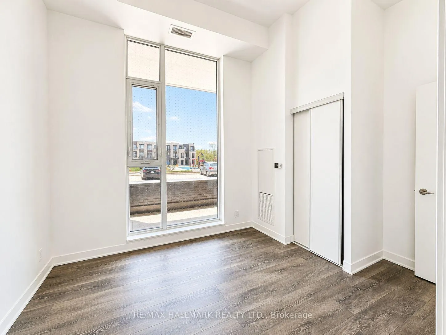 Photo 8 of Unit 102, 10 Flavelle Trail, Vaughan, Steeles West Industrial — HOMEH