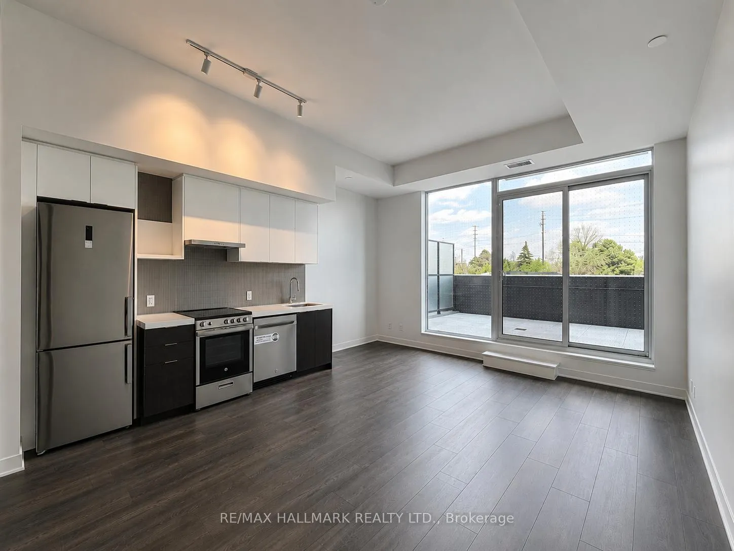 Photo 5 of Unit 206, 10 Flavelle Trail, Vaughan, Steeles West Industrial — HOMEH